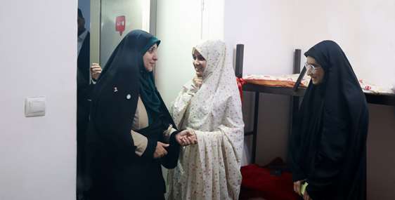 بازدید معاون امور زنان و خانواده ریاست‌جمهوری از سرای‌دانشجویی الزهرا (س)